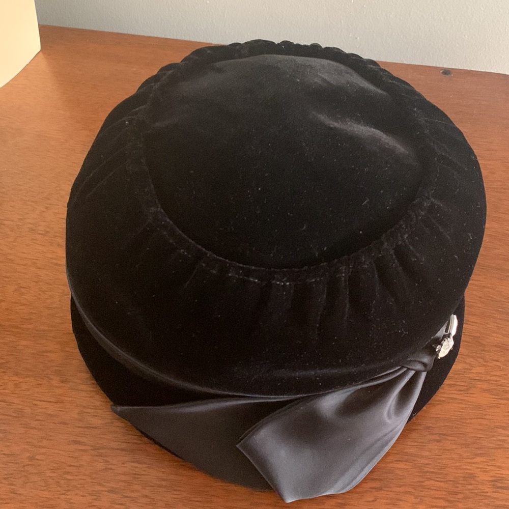 True Vintage Satin and Velvet Cloche Hat Black - Picture 8 of 9
